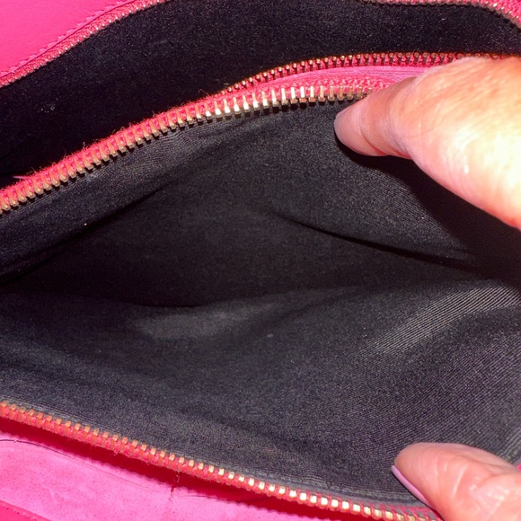 SAINT LAURENT
Calfskin Small Sac De Jour Lipstick Fuchsia - Picture 6 of 16